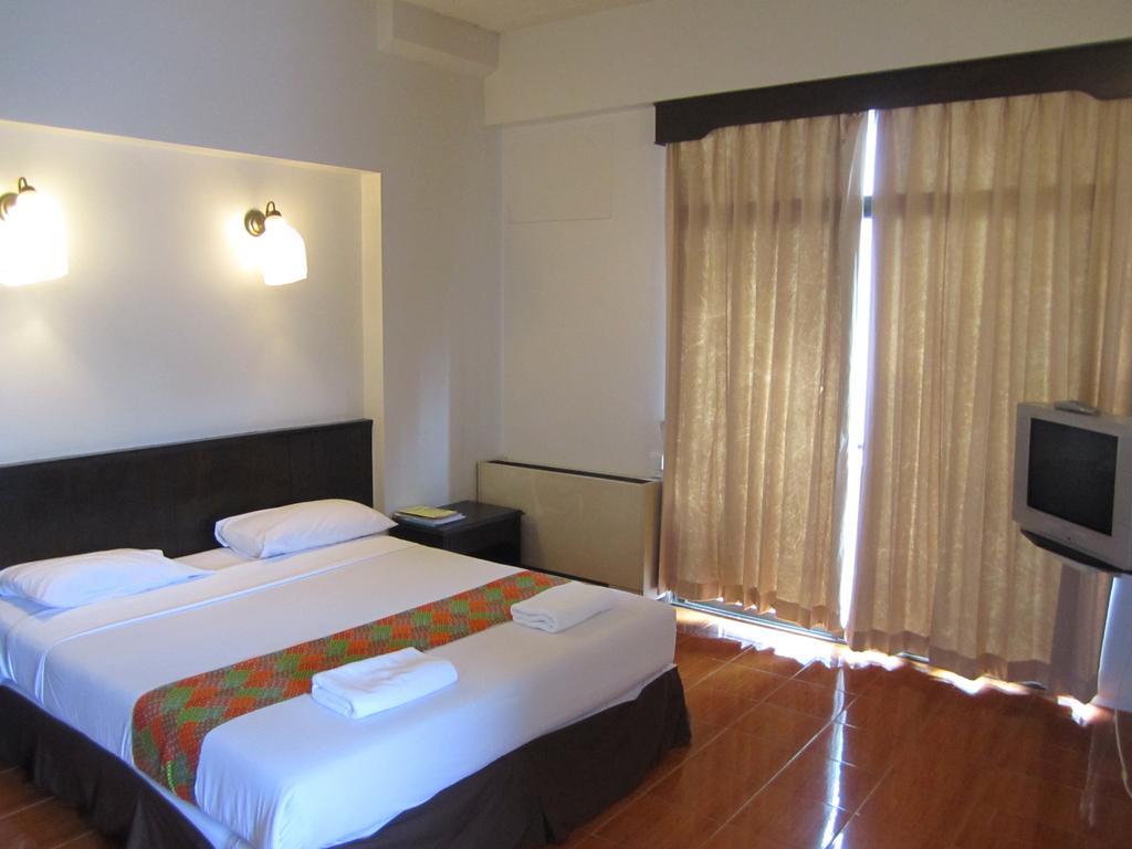 Rome Place Hotel Phuket Dış mekan fotoğraf